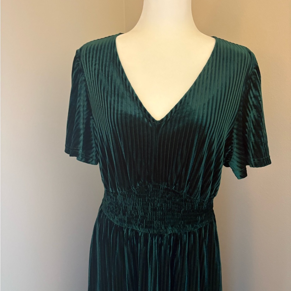 Elegant Green Pleated Dress